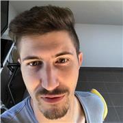 Studente laureando in mediazione linguistica offre ripetizioni di inglese mirate al potenziamento di uno specifico argomento o all’insegnamento da zero della lingua. Elasticità mentale, cordialità e pazienza alla base del mio insegnamento